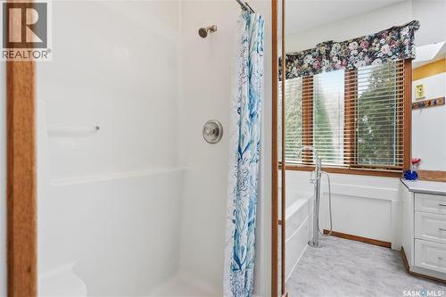 214 Forsyth Court, Saskatoon, SK - Indoor Photo Showing Bathroom