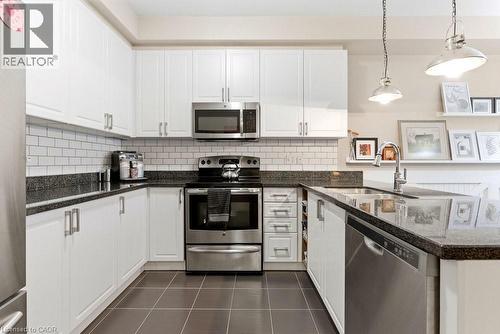 2362 Peppiatt Common, Burlington, ON - Indoor Photo Showing Kitchen With Upgraded Kitchen