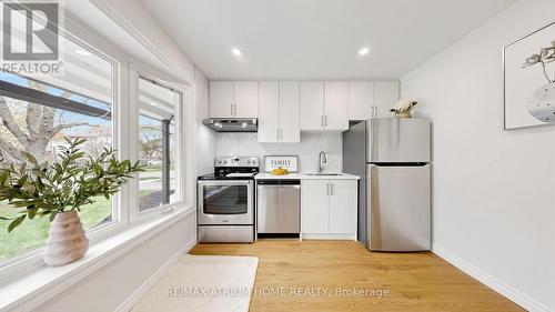 13 Applegate Crescent, Toronto, ON - Indoor Photo Showing Kitchen