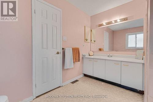 438 Ojibway Trail, Mississauga, ON - Indoor Photo Showing Bathroom