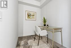 Flexible den: office or extra sleep space - 