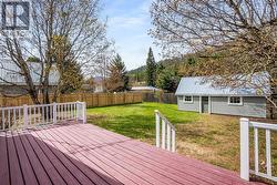 Beautiful and large walkout deck - 