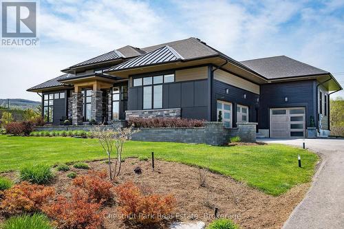 Executive bungalow on an oversized lot - 1 Windrose Valley Boulevard, Clearview, ON - Outdoor