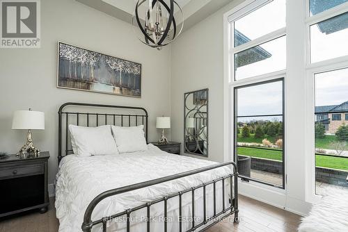 Guest bedroom at front of the house w/ 3pc ensuite - 1 Windrose Valley Boulevard, Clearview, ON - Indoor Photo Showing Bedroom