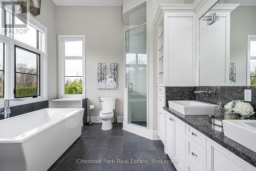 5 pc ensuite for primary at back of the house - 1 Windrose Valley Boulevard, Clearview, ON - Indoor Photo Showing Bathroom