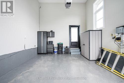 One of the garages - the separate single one - 1 Windrose Valley Boulevard, Clearview, ON - Indoor Photo Showing Other Room