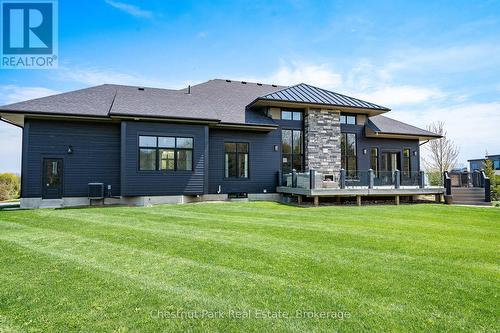 Spacious back deck for entertaining - 1 Windrose Valley Boulevard, Clearview, ON - Outdoor With Deck Patio Veranda