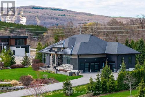 2 minute drive to Osler Ski Club - 1 Windrose Valley Boulevard, Clearview, ON - Outdoor