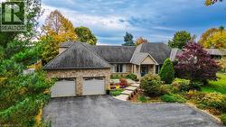 58 OAK Avenue  Dundas, ON L9H 4Y9