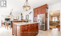 CENTRE ISLAND WITH B/I GARBAGE/RECYCLING CABINET. - 