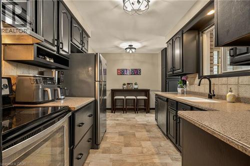 5119 Cherryhill Crescent, Burlington, ON - Indoor Photo Showing Kitchen