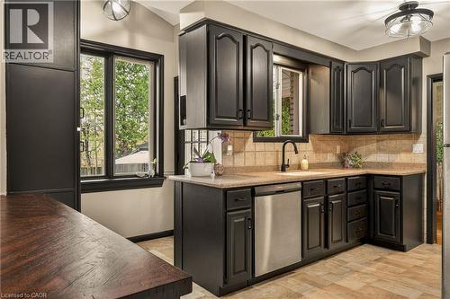 5119 Cherryhill Crescent, Burlington, ON - Indoor Photo Showing Kitchen