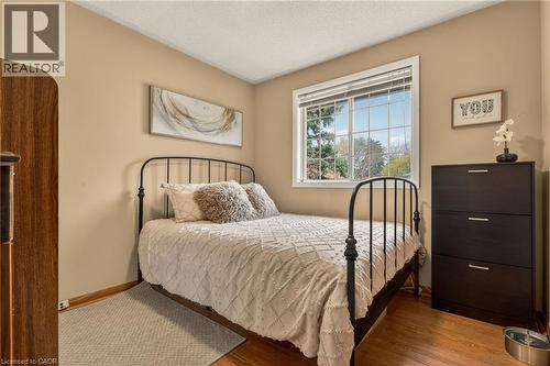 5119 Cherryhill Crescent, Burlington, ON - Indoor Photo Showing Bedroom
