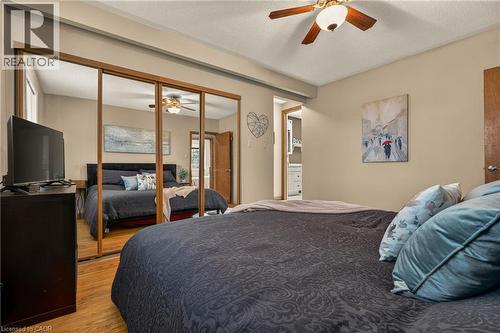 5119 Cherryhill Crescent, Burlington, ON - Indoor Photo Showing Bedroom