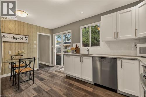 5119 Cherryhill Crescent, Burlington, ON - Indoor Photo Showing Kitchen