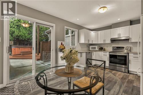 5119 Cherryhill Crescent, Burlington, ON - Indoor Photo Showing Kitchen