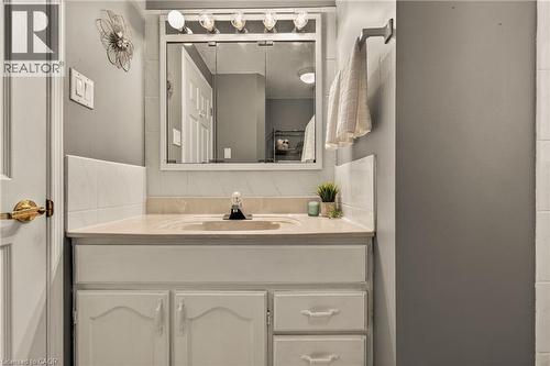 5119 Cherryhill Crescent, Burlington, ON - Indoor Photo Showing Bathroom