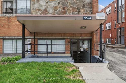 1254 Fennell Avenue E, Hamilton, ON - Outdoor