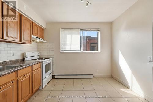 1254 Fennell Avenue E, Hamilton, ON - Indoor Photo Showing Kitchen