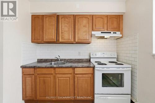 1254 Fennell Avenue E, Hamilton, ON - Indoor Photo Showing Kitchen