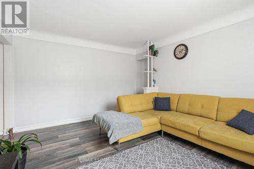 1254 Fennell Avenue E, Hamilton, ON - Indoor Photo Showing Living Room