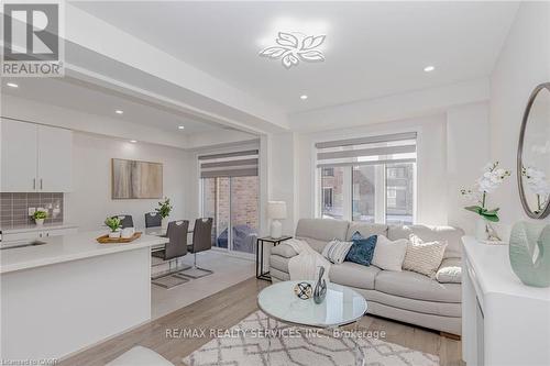 172 Beckview Drive, Kitchener, ON - Indoor Photo Showing Living Room