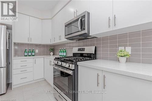 172 Beckview Drive, Kitchener, ON - Indoor Photo Showing Kitchen With Stainless Steel Kitchen With Upgraded Kitchen