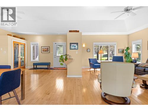 3990 June Springs Road, Kelowna, BC - Indoor