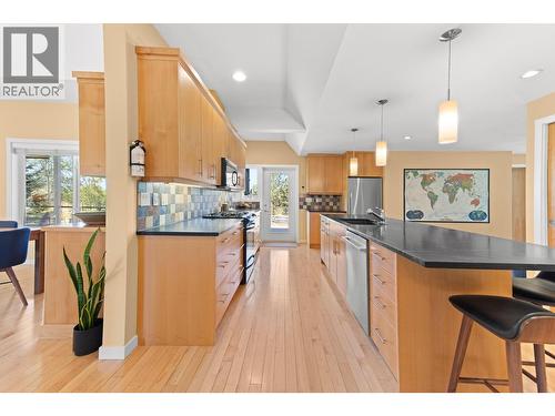 3990 June Springs Road, Kelowna, BC - Indoor Photo Showing Kitchen With Upgraded Kitchen