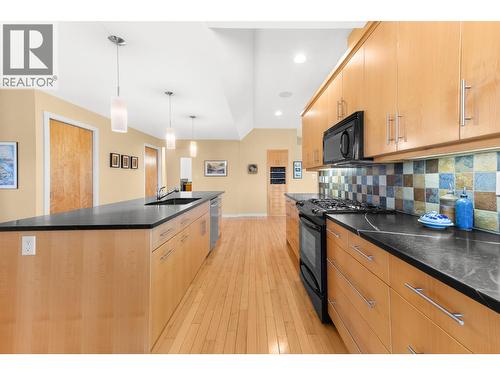 3990 June Springs Road, Kelowna, BC - Indoor Photo Showing Kitchen With Upgraded Kitchen