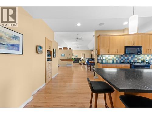3990 June Springs Road, Kelowna, BC - Indoor Photo Showing Kitchen