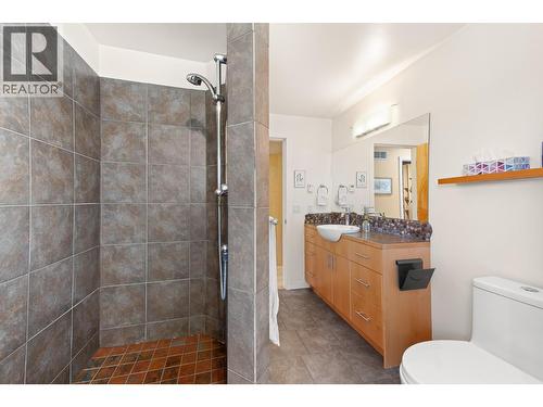 3990 June Springs Road, Kelowna, BC - Indoor Photo Showing Bathroom
