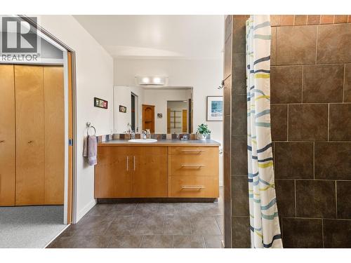 3990 June Springs Road, Kelowna, BC - Indoor