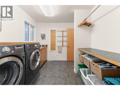 3990 June Springs Road, Kelowna, BC - Indoor Photo Showing Laundry Room