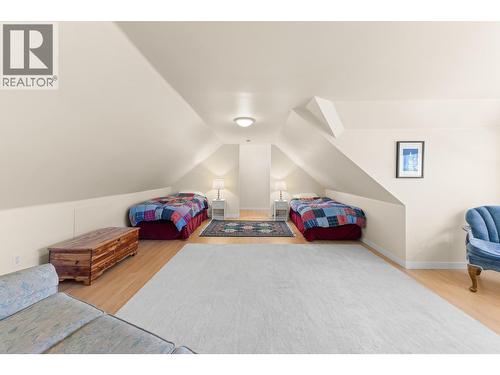 Upper floor bedroom - 3990 June Springs Road, Kelowna, BC - Indoor