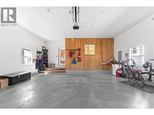 3990 June Springs Road, Kelowna, BC - Indoor