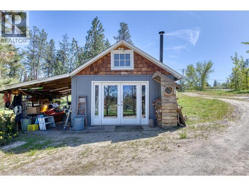 Detached workshop with power & 220 plug - 3990 June Springs Road, Kelowna, BC - Outdoor