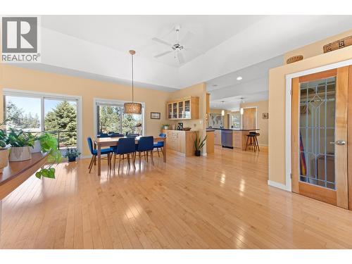 3990 June Springs Road, Kelowna, BC - Indoor Photo Showing Dining Room