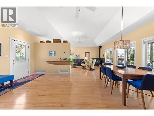 3990 June Springs Road, Kelowna, BC - Indoor Photo Showing Dining Room