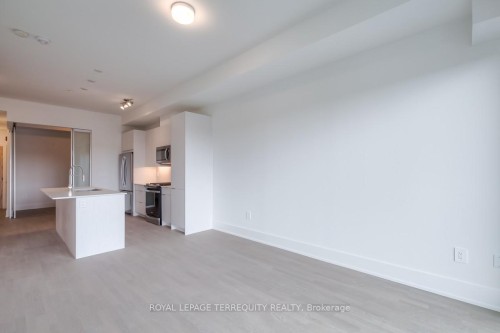 505-495 Logan Avenue, Toronto, ON - Indoor Photo Showing Kitchen