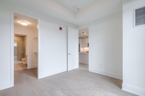 505-495 Logan Avenue, Toronto, ON - Indoor Photo Showing Other Room
