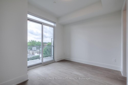 505-495 Logan Avenue, Toronto, ON - Indoor Photo Showing Other Room