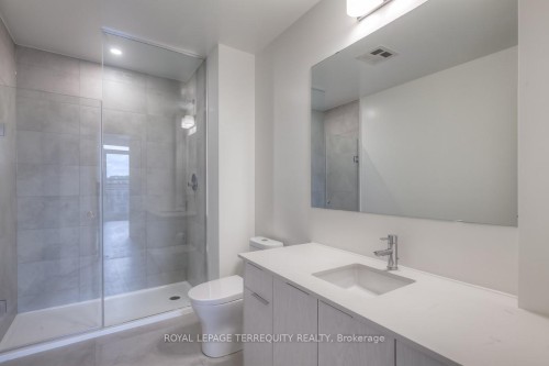 505-495 Logan Avenue, Toronto, ON - Indoor Photo Showing Bathroom