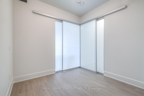 505-495 Logan Avenue, Toronto, ON - Indoor Photo Showing Other Room