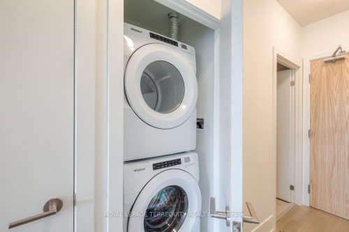 505-495 Logan Avenue, Toronto, ON - Indoor Photo Showing Laundry Room