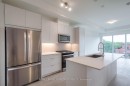 505-495 Logan Avenue, Toronto, ON  - Indoor Photo Showing Kitchen With Upgraded Kitchen 