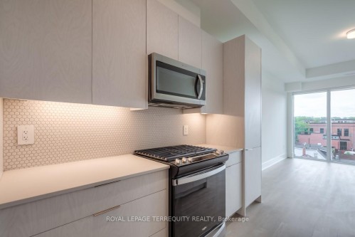 505-495 Logan Avenue, Toronto, ON - Indoor Photo Showing Kitchen With Upgraded Kitchen