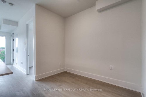 505-495 Logan Avenue, Toronto, ON - Indoor Photo Showing Other Room