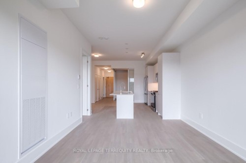 505-495 Logan Avenue, Toronto, ON - Indoor Photo Showing Other Room