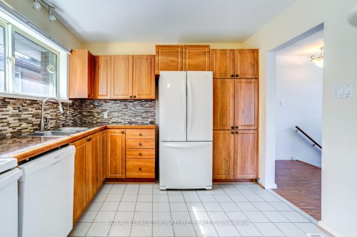 15 Epsom Downs Drive, Brampton, ON - Indoor Photo Showing Kitchen With Double Sink